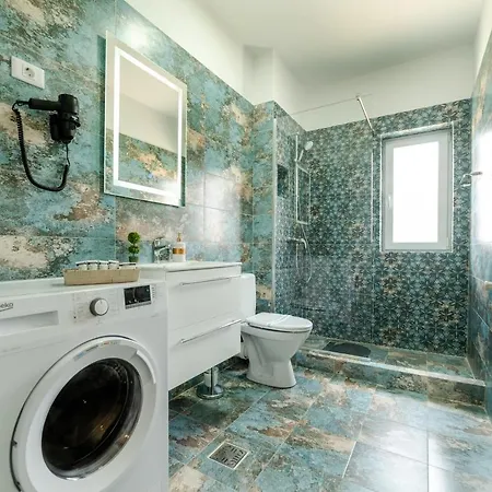 Radu Apartament אפורי נורד