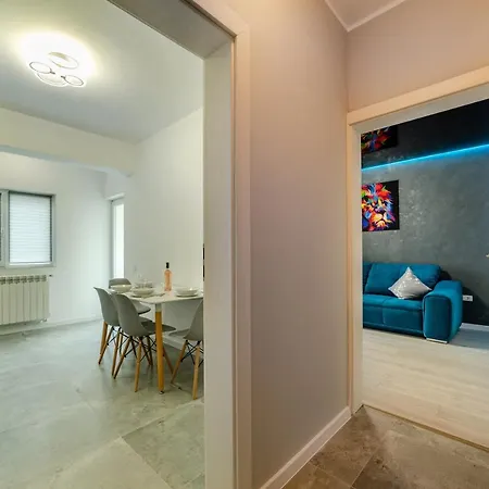 דירה Radu Apartament אפורי נורד